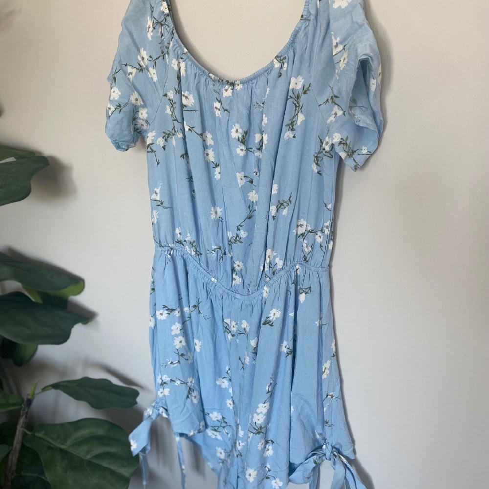 Tobi Brand Blue Floral Romper - Medium